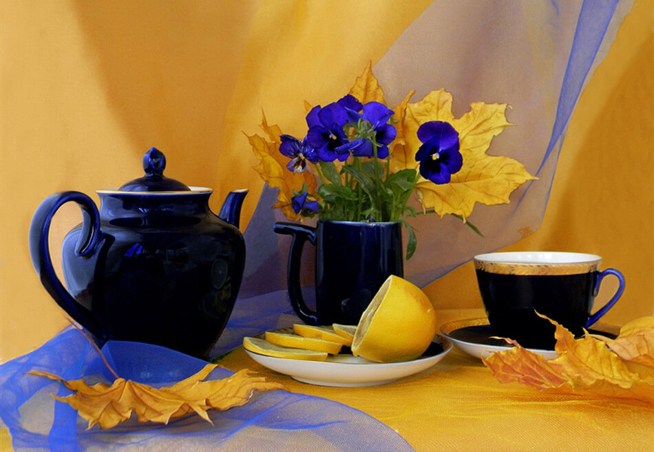 Утро понедельника гифы. Натюрморт с добрым утром. Натюрморт сине желтый. Чайный натюрморт. Утренний чай.